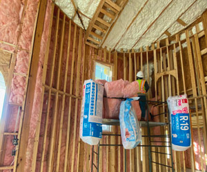 Both fiberglass and spray foam insulation installation in Arizona and New Mexico.